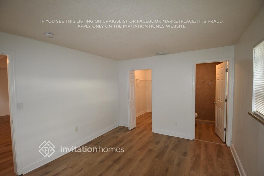 Building Photo - 8841 NW 21st Manor