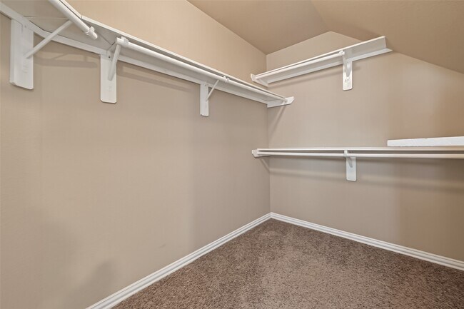 Building Photo - 6123 Carver Pines Dr