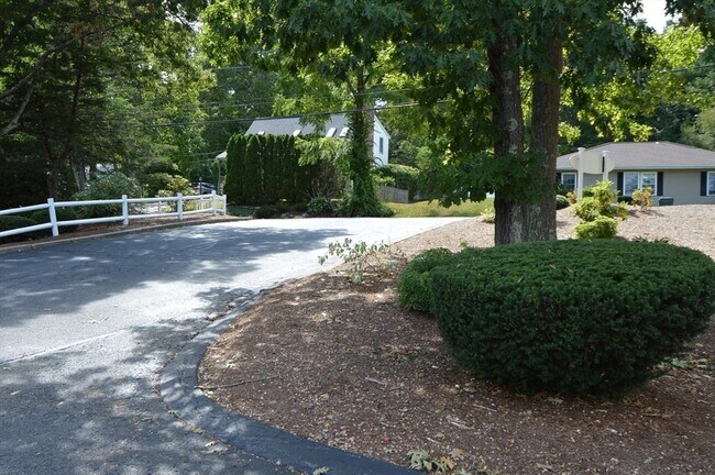 Building Photo - 67 Milliken Ave