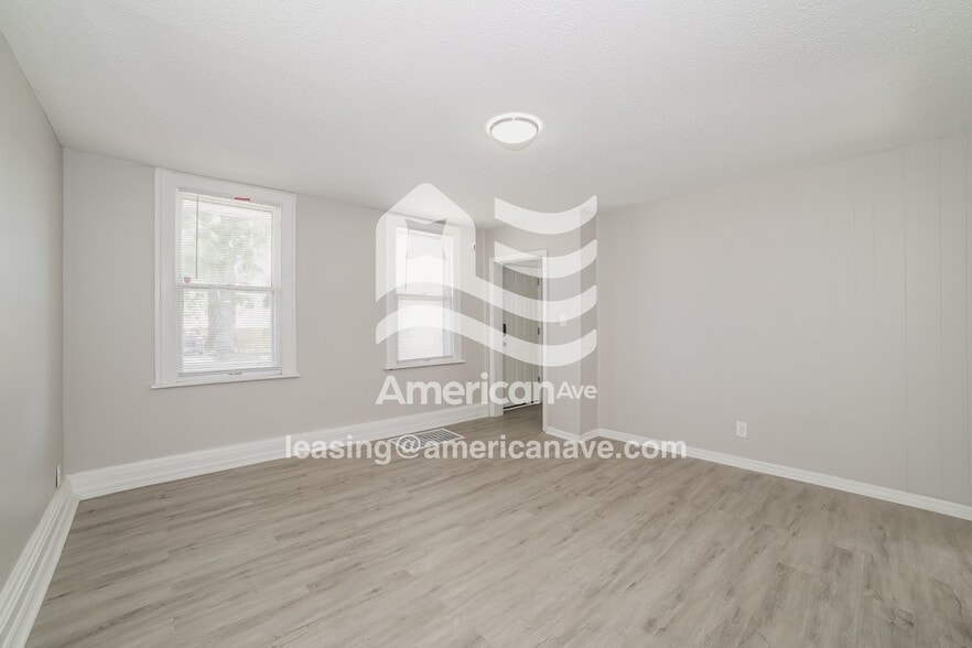 Building Photo - 210 E Maywood Ave