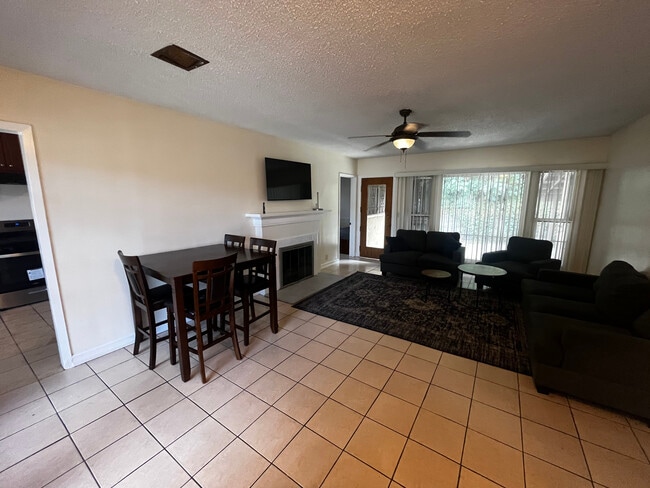 Building Photo - 2716 W 101st St