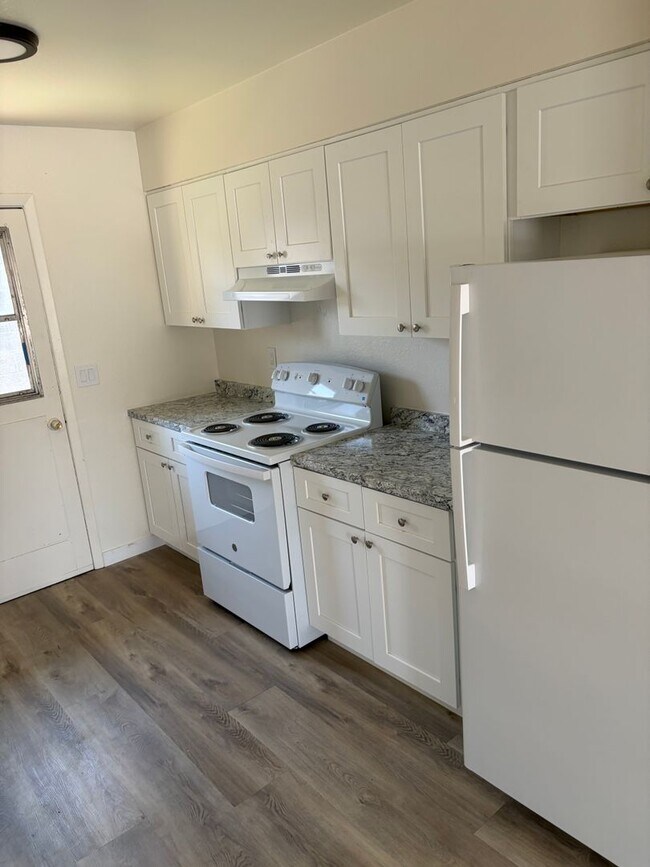 Building Photo - 514 S Bellview
