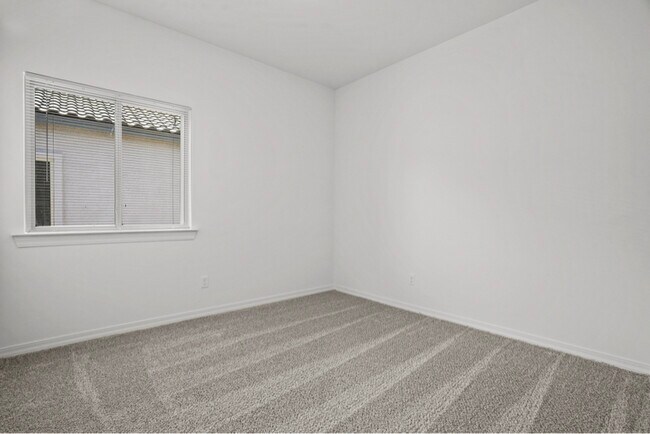 Building Photo - 608 Cedarwood Ave