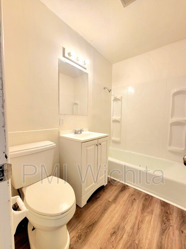 Building Photo - 1508 W Esthner Ave