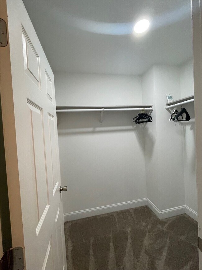 Building Photo - Beautifully Furnished 4-Bedroom Home with ...