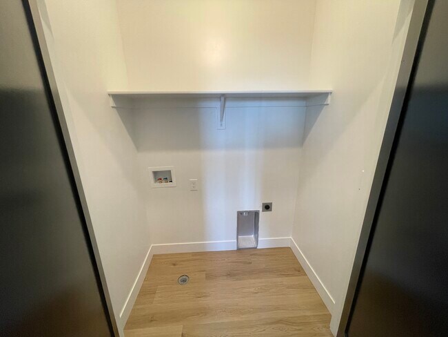 Building Photo - 954 W 350 S