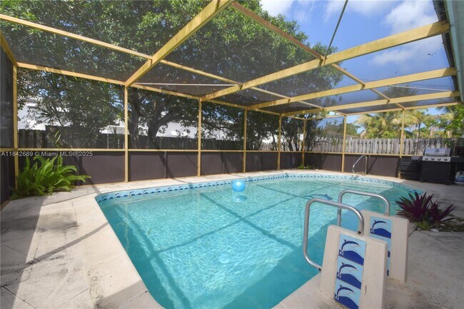 Building Photo - 609 S Crescent Dr