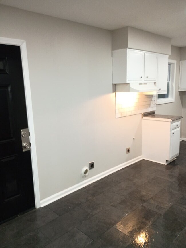 Building Photo - 430 Pickett Rd