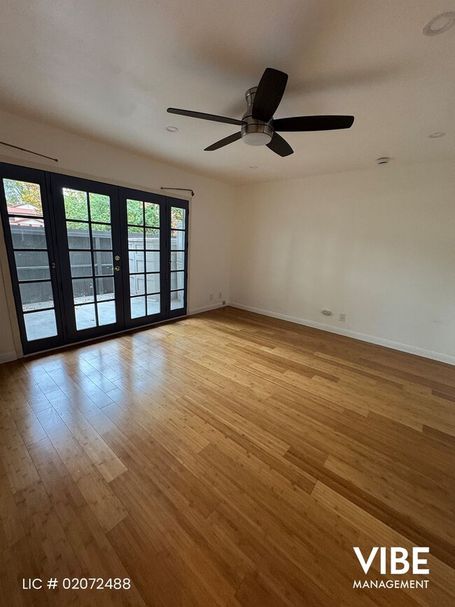 Building Photo - Just the sweetest 1 bedroom in West Park-B...