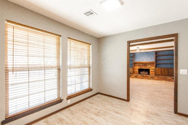 Building Photo - 1425 Venus Cir