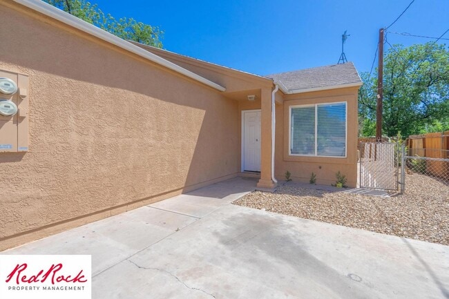 Building Photo - Charming 3 Bed, 2 Bath Home in the Heart of St. George!