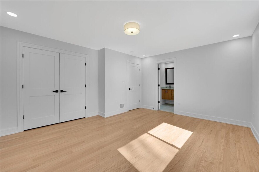 Master bedroom - 101 Devonshire Rd