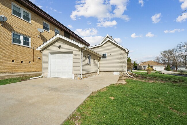 Building Photo - 906 State St