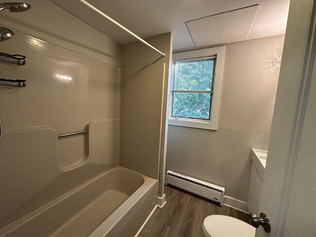Building Photo - Bright & Spacious 3BR Second-Floor Apartment with 2-Story Living in Rochester!