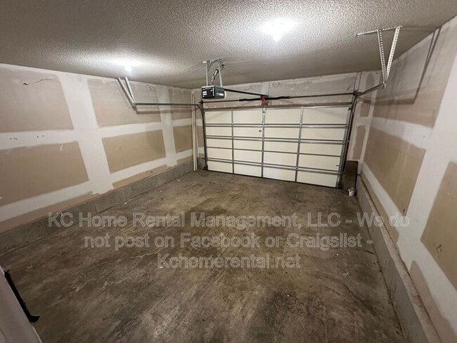 Building Photo - 817 NE Independence Ct