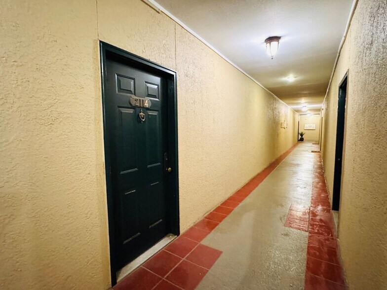 Building Photo - 955 Juniper St NE