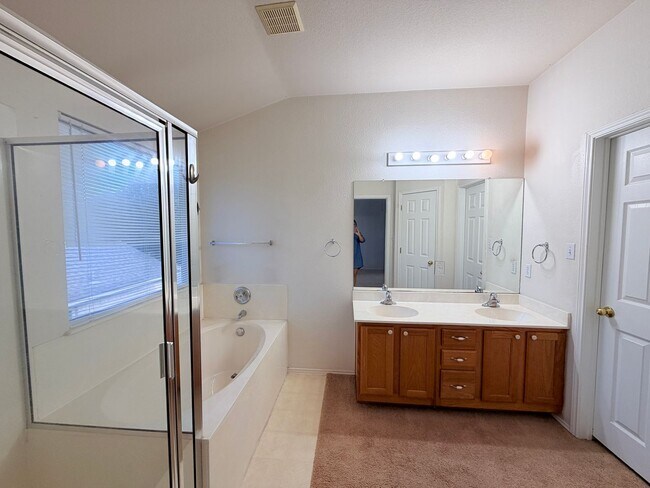 Building Photo - 3 BEDROOMS + AN OFFICE, 3 FULL BATHROOMS -  LIGHT AND BRIGHT INSIDE