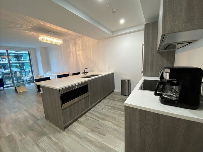 Building Photo - 801 S Miami Ave