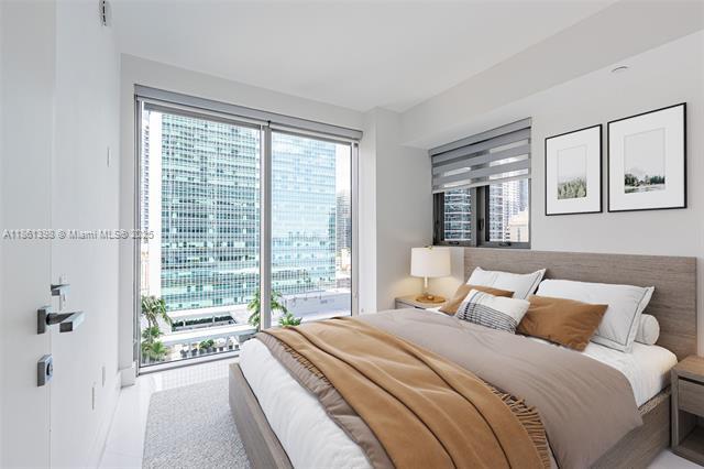 Building Photo - 1300 Brickell Bay Dr