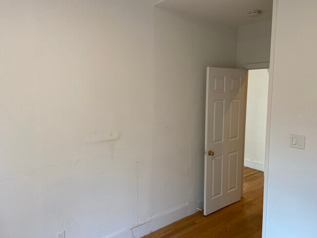 Building Photo - 38 Newton St