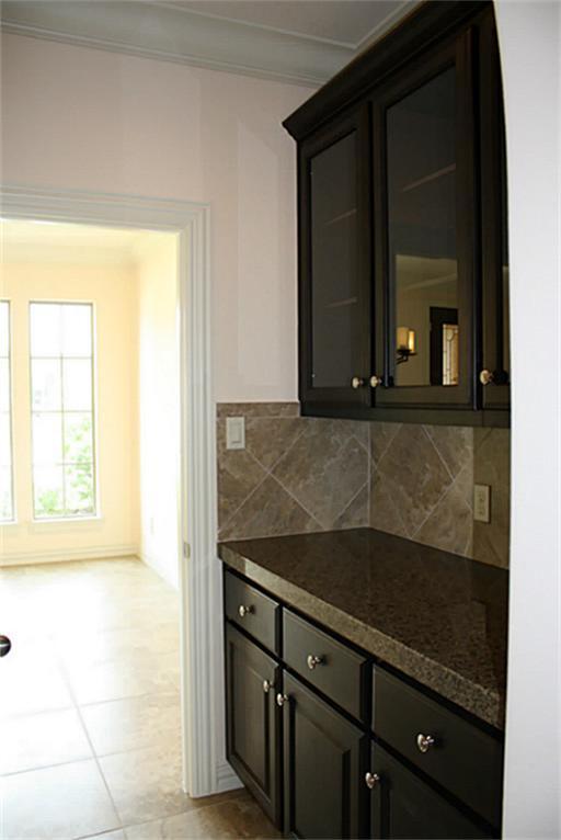 Building Photo - 2046 Palm Forest Ln