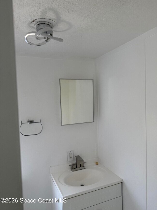 Building Photo - 2132 Rocway Dr