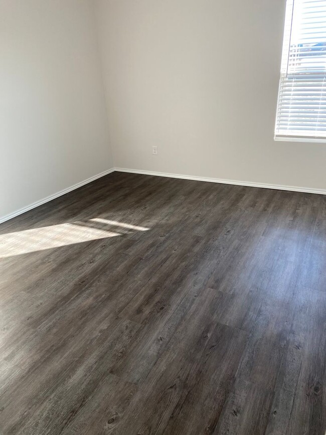 Building Photo - *Pre-leasing* Three Bedroom | Two Bath Dup...