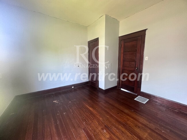 Building Photo - 6 National-