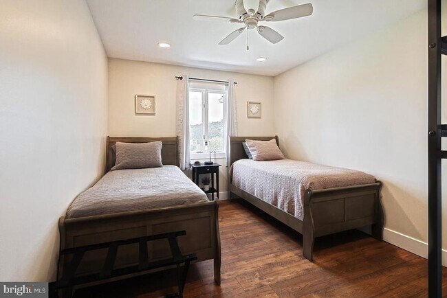 Building Photo - 790 Bendersville Wenksville Rd