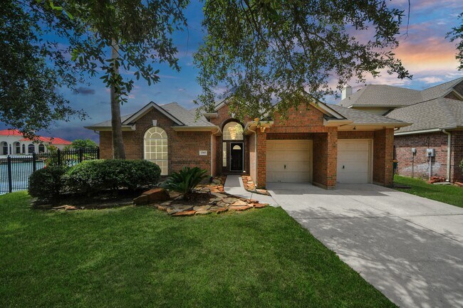 Building Photo - 12003 Sunrise Way