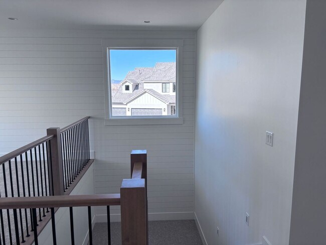 Building Photo - Beautiful 5 bed 4 bath home in Desert Canyon