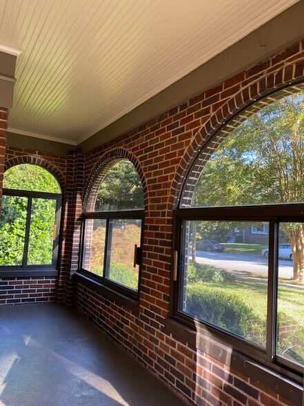 Building Photo - 1233 Jefferson Ave