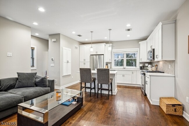 Building Photo - 25 Stonybrook Cir