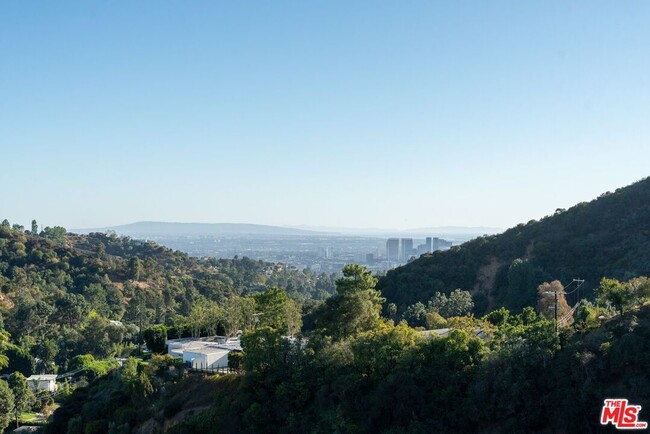 Building Photo - 8 Beverly Ridge Terrace