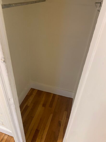 Building Photo - 71 Hale St