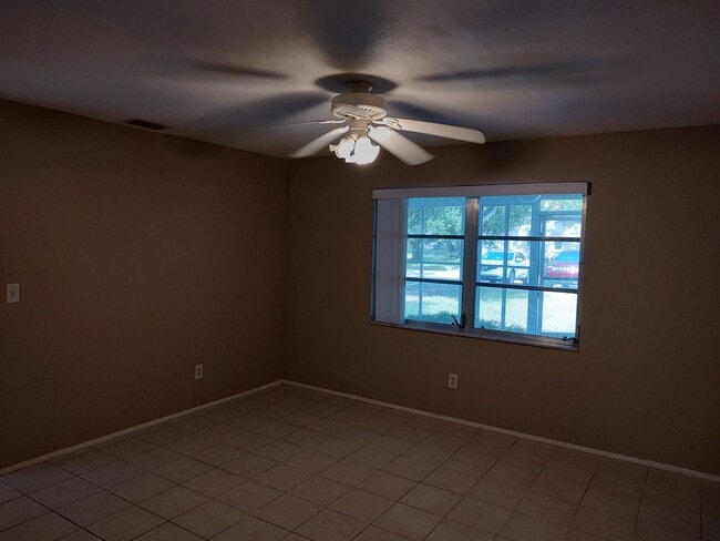 Building Photo - 489 Jewel Ct
