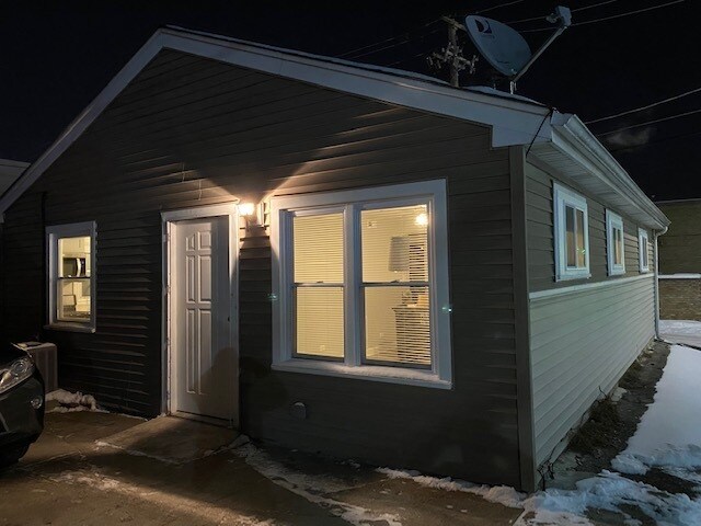Primary Photo - 4417 N Nagle Ave