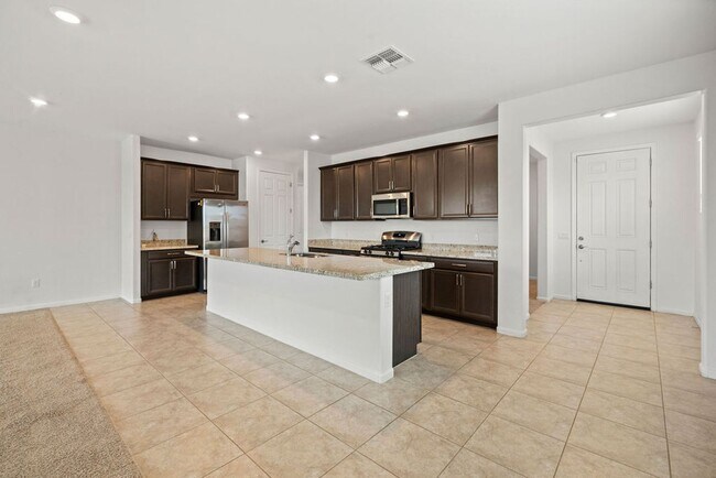 Building Photo - Beautiful 3 Bedroom Home in La Estancia & ...