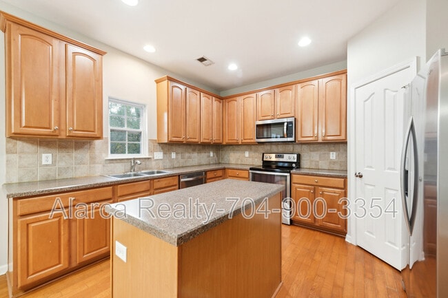 Building Photo - 2901 Meherrin Ct