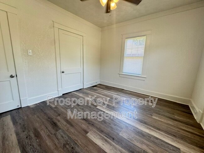 Building Photo - 2309 Willard St