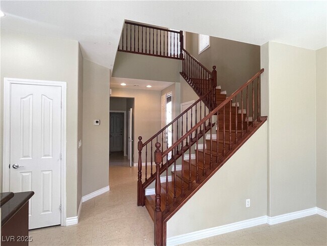 Building Photo - 9796 Bedstraw St