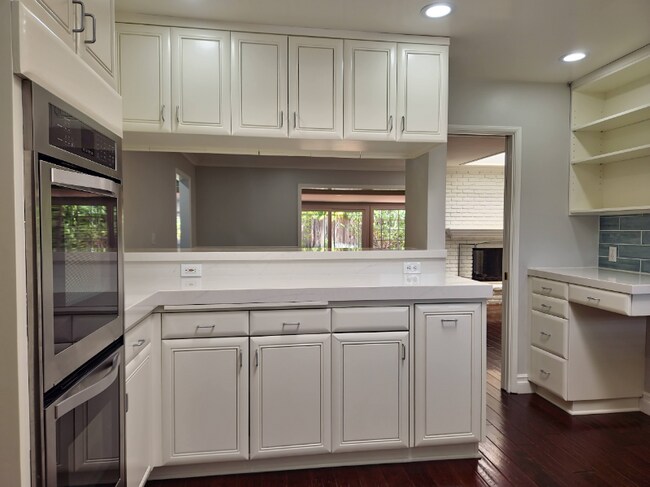 Building Photo - 1219 Essex Ln