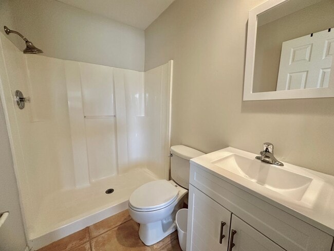 Building Photo - Spacious 3 Bed Duplex With Garage in SW Cape Coral