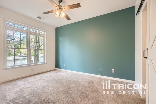 Building Photo - 712 Gardenside Cir SE