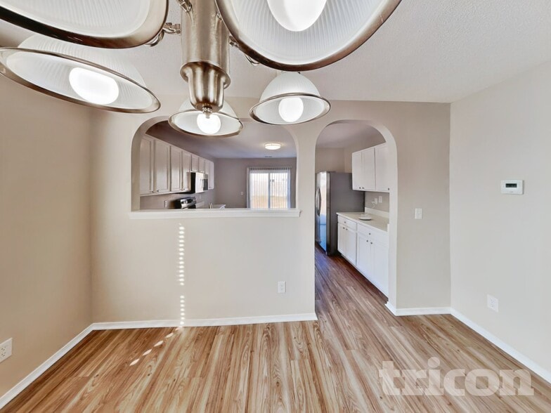 Building Photo - 933 Mailwood Dr