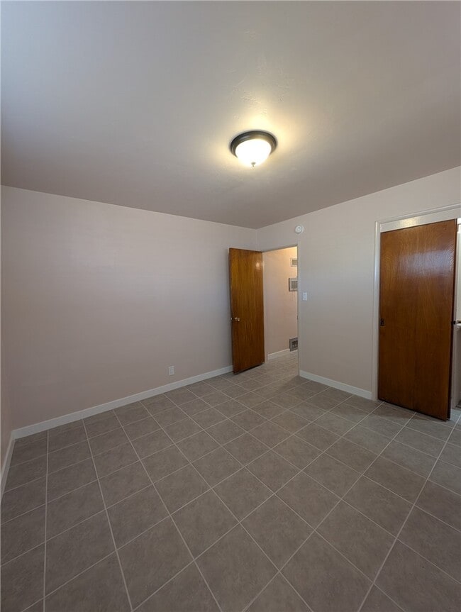 Building Photo - 379 N 3rd St