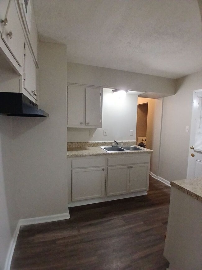 Building Photo - Newly renovated 3-bedroom, 1 bath home - Open To Section 8