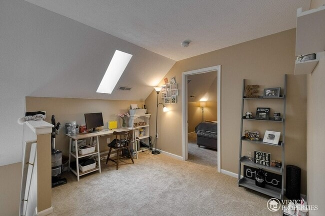 Building Photo - Three Bedroom with garage near Grandview