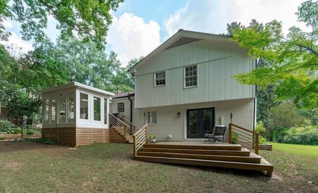 Building Photo - Newly Remodeled 3BD, 2.5BA Raleigh Home wi...