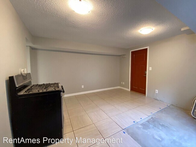 Building Photo - 525 Welch Ave